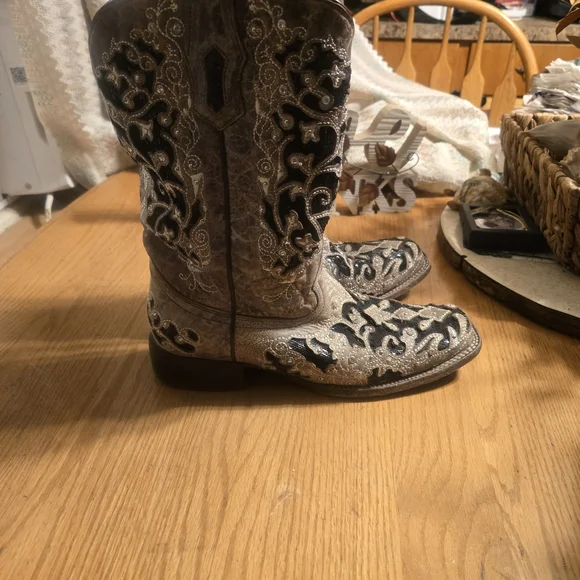 Women's Black and Silver Western Boots - Picture 6 of 11